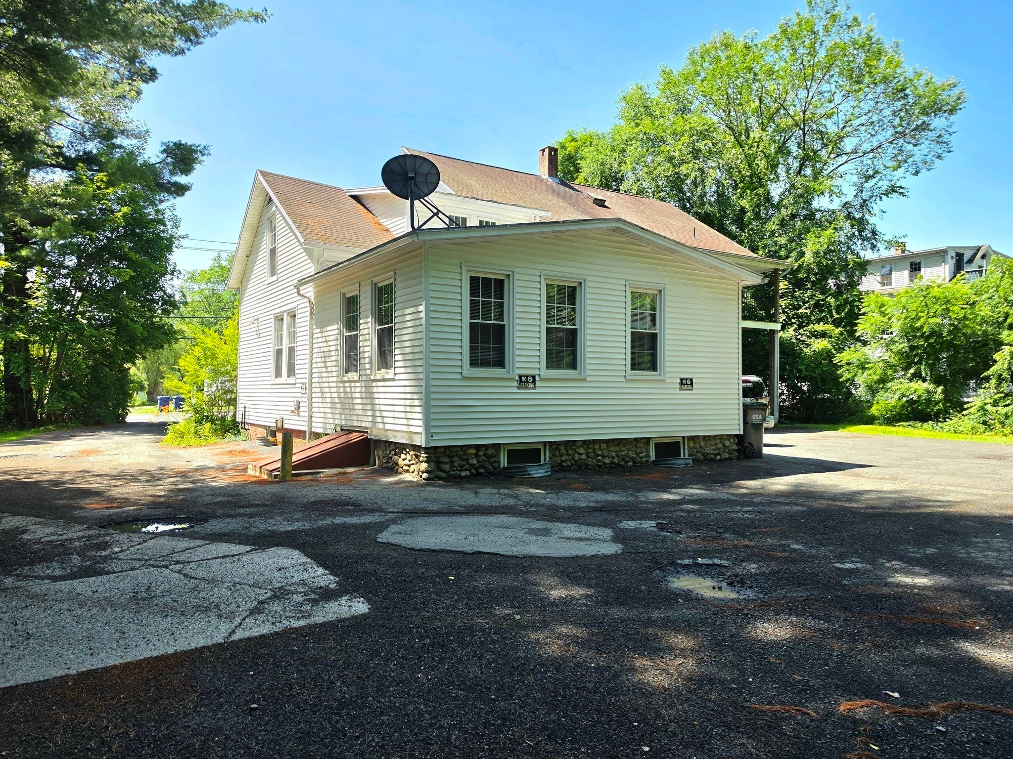 702-704 Main St
