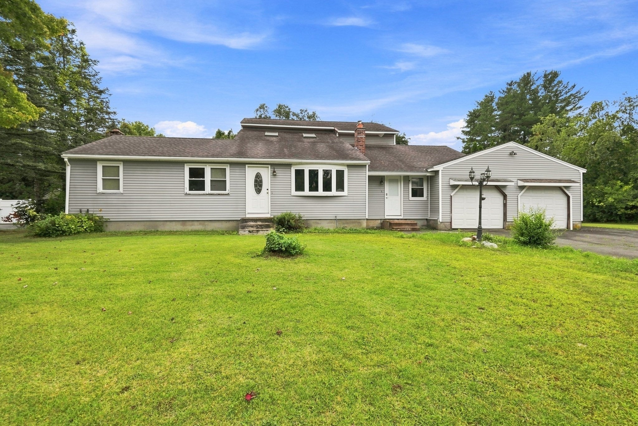 Photo of 45 Campbell Dr, Easthampton, MA