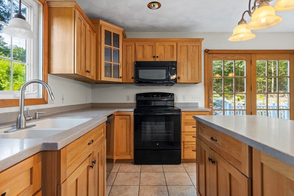 1524 Round Top Rd, Burrillville, RI Photo #11