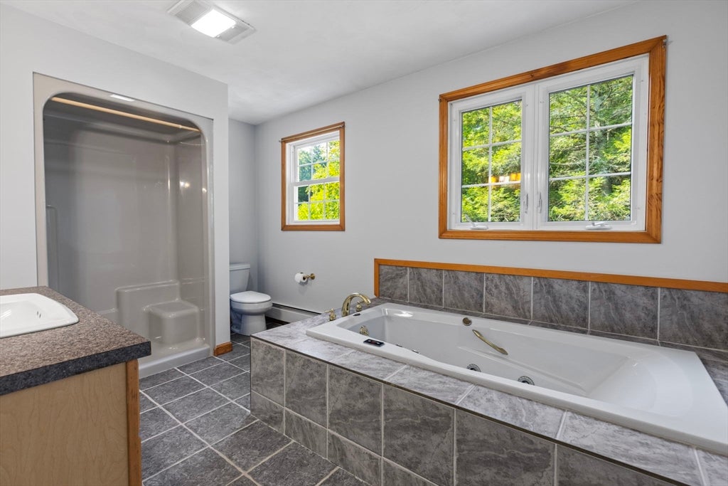 1524 Round Top Rd, Burrillville, RI Photo #26