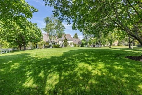 Photo of 8 Millbrook Lane, Topsfield, MA 01983 (MLS # 73523017)