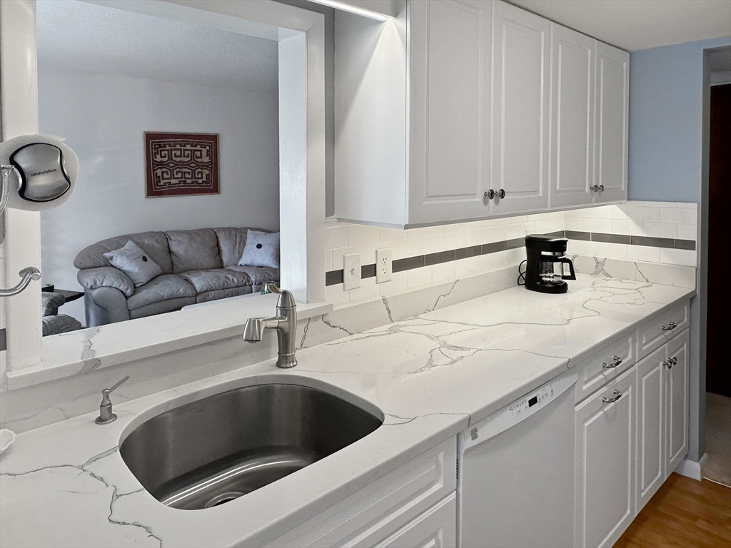 25 Jessica Dr F