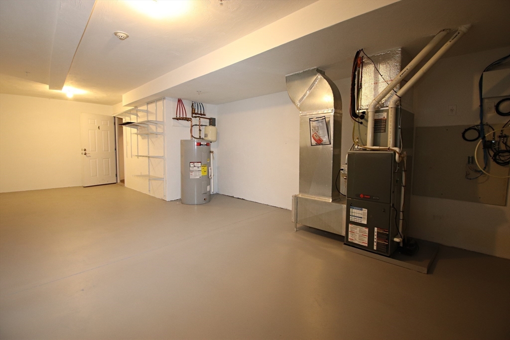 Wakefield, Massachusetts 01880, United States, 2 Bedrooms Bedrooms, ,2 BathroomsBathrooms,Residential,Active,95391