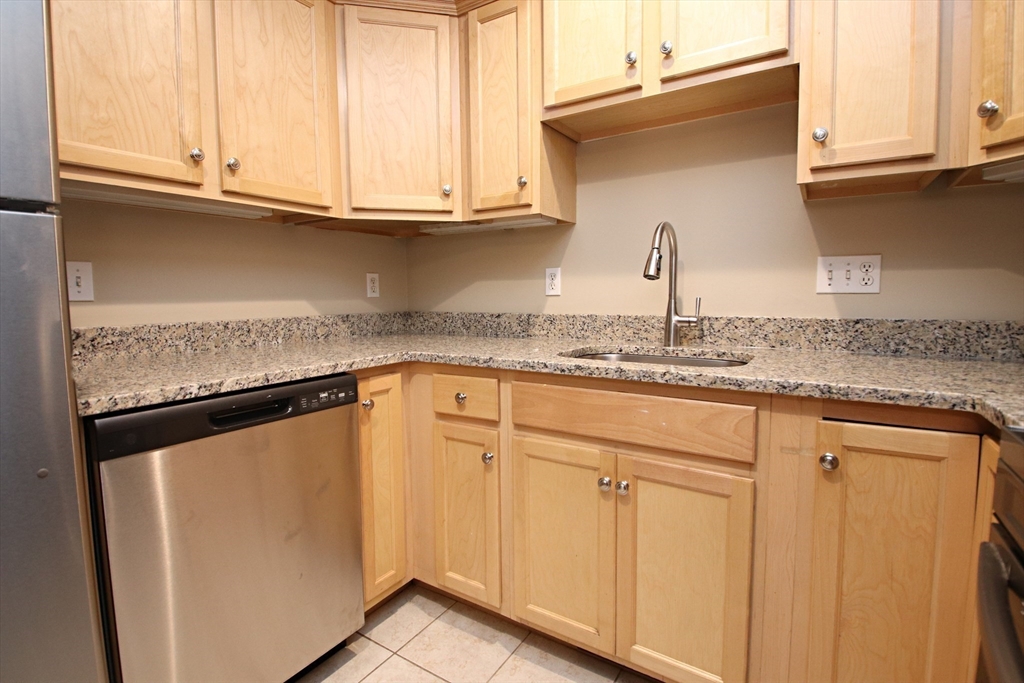 Wakefield, Massachusetts 01880, United States, 2 Bedrooms Bedrooms, ,2 BathroomsBathrooms,Residential,Active,95391