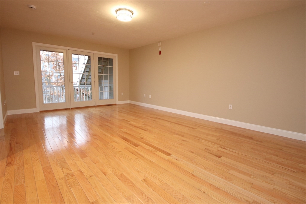 Wakefield, Massachusetts 01880, United States, 2 Bedrooms Bedrooms, ,2 BathroomsBathrooms,Residential,Active,95391