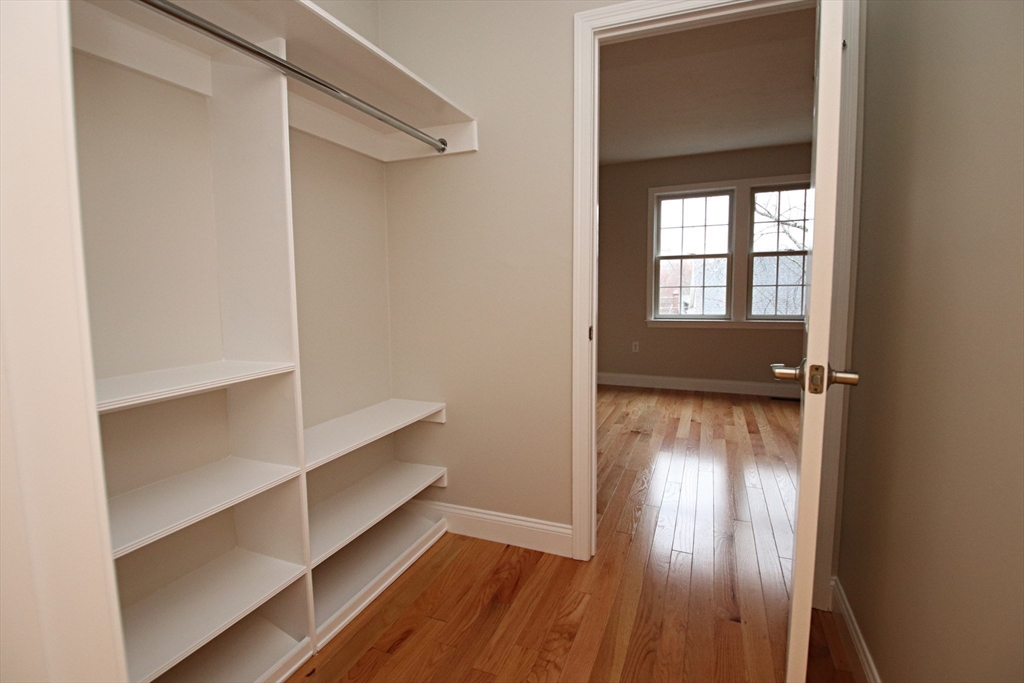 Wakefield, Massachusetts 01880, United States, 2 Bedrooms Bedrooms, ,2 BathroomsBathrooms,Residential,Active,95391