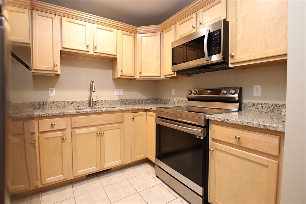 Wakefield, Massachusetts 01880, United States, 2 Bedrooms Bedrooms, ,2 BathroomsBathrooms,Residential,Active,95391