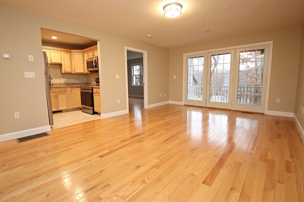 Wakefield, Massachusetts 01880, United States, 2 Bedrooms Bedrooms, ,2 BathroomsBathrooms,Residential,Active,95391