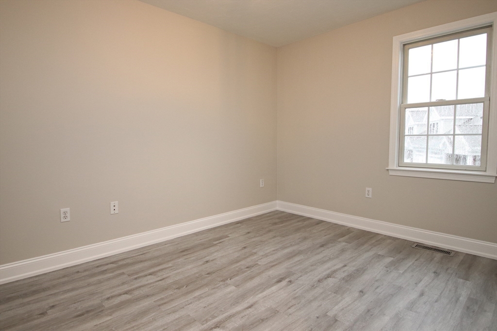 Wakefield, Massachusetts 01880, United States, 2 Bedrooms Bedrooms, ,2 BathroomsBathrooms,Residential,Active,95391