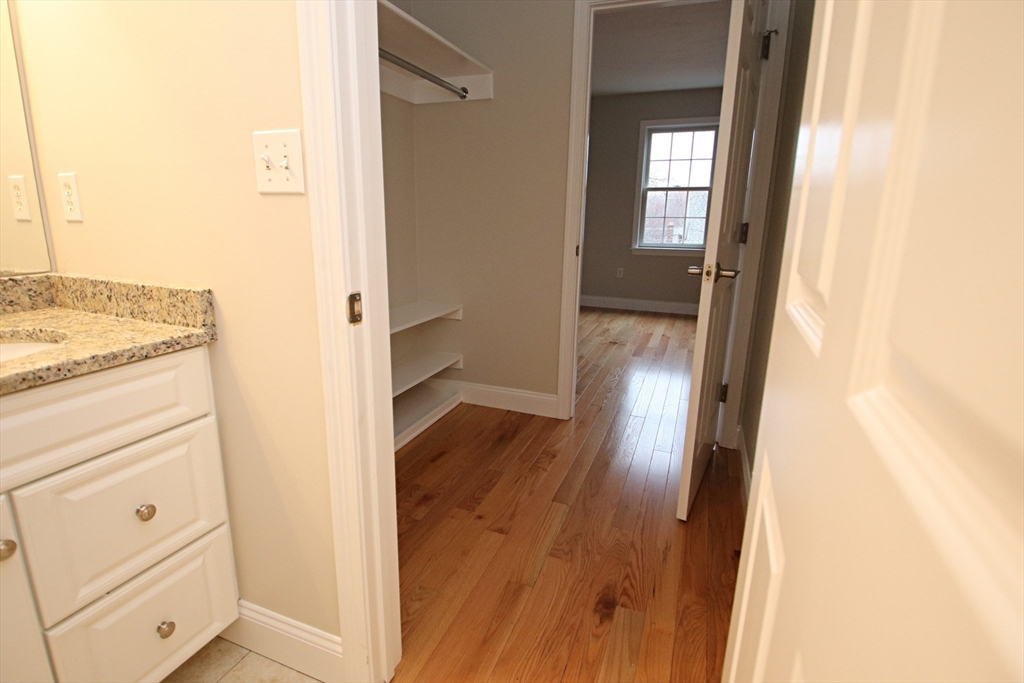 Wakefield, Massachusetts 01880, United States, 2 Bedrooms Bedrooms, ,2 BathroomsBathrooms,Residential,Active,95391