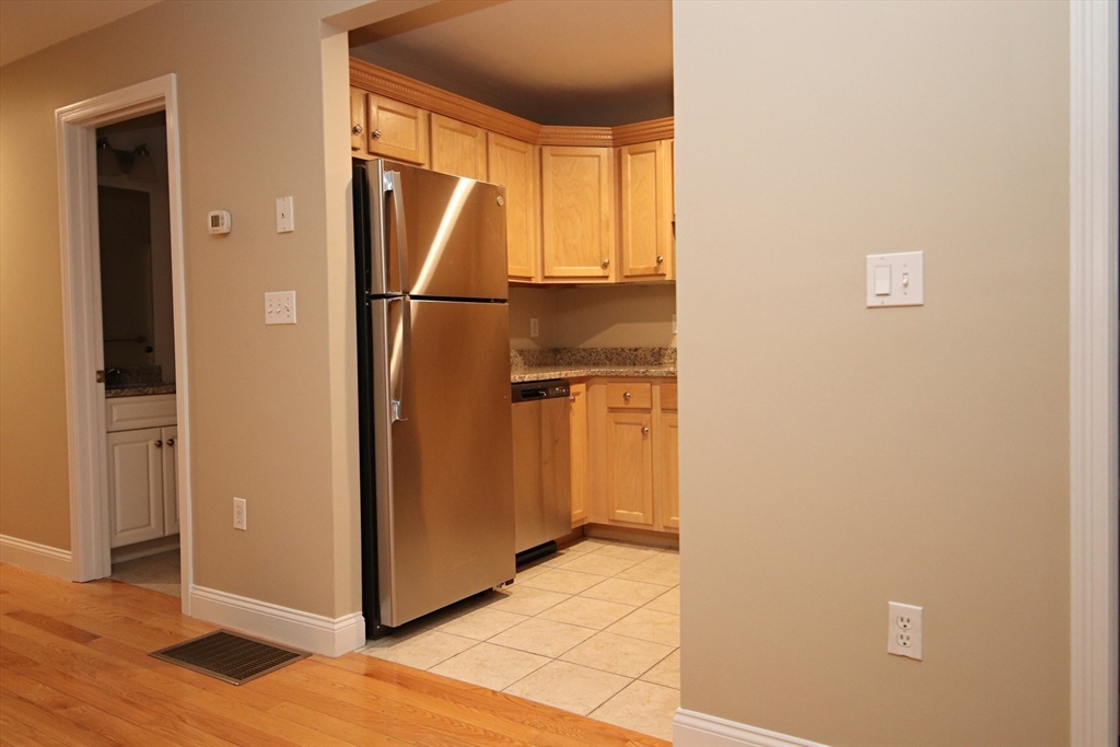 Wakefield, Massachusetts 01880, United States, 2 Bedrooms Bedrooms, ,2 BathroomsBathrooms,Residential,Active,95391