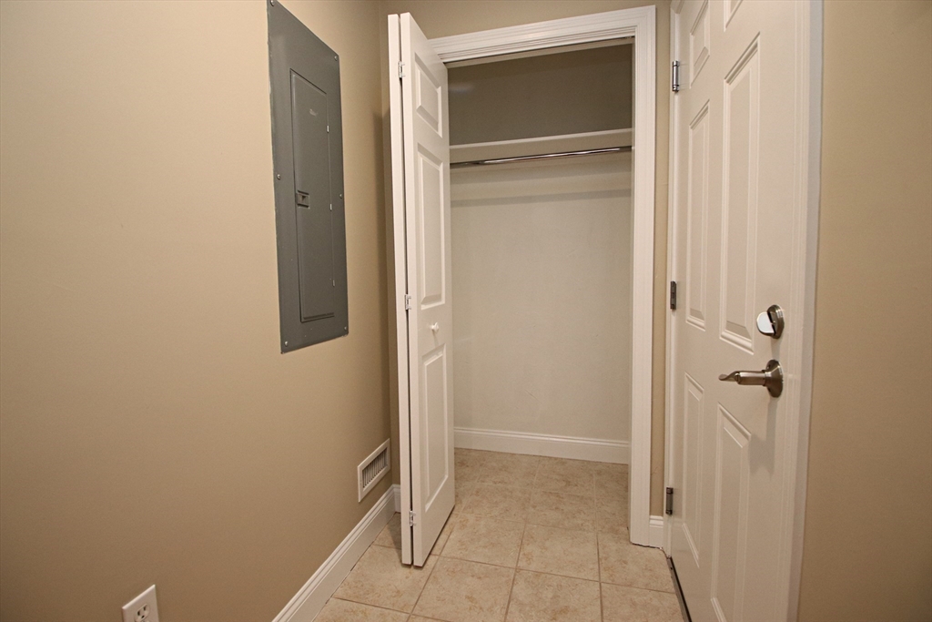 Wakefield, Massachusetts 01880, United States, 2 Bedrooms Bedrooms, ,2 BathroomsBathrooms,Residential,Active,95391