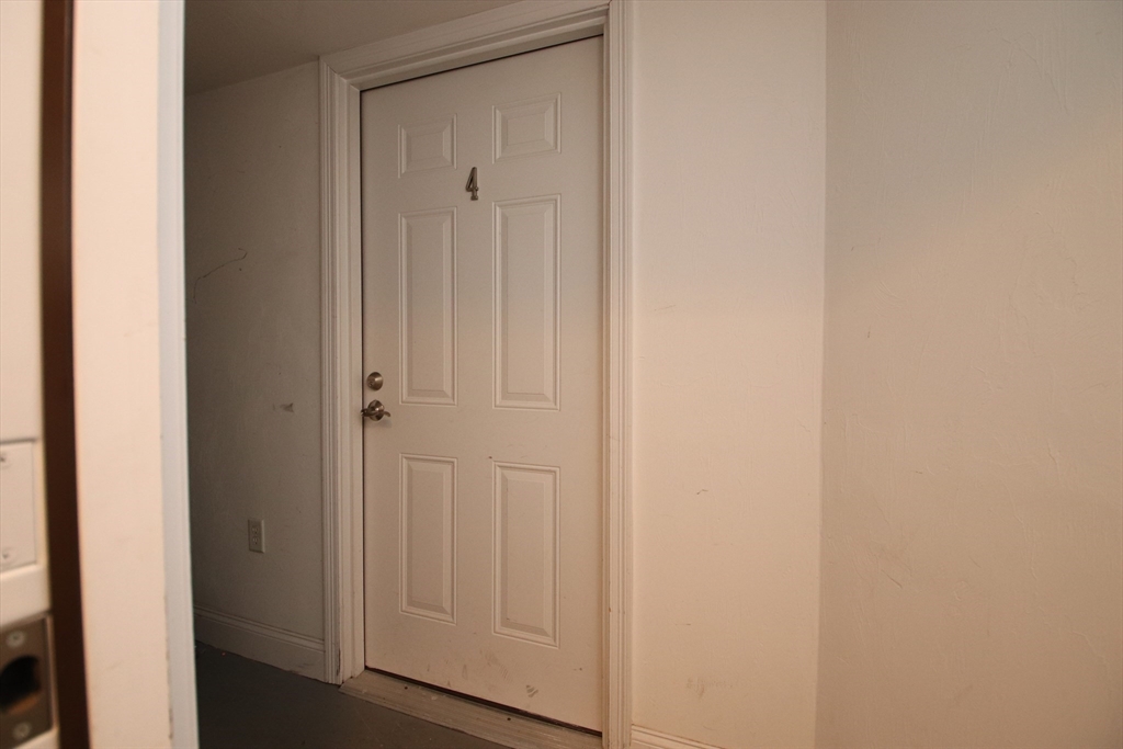 Wakefield, Massachusetts 01880, United States, 2 Bedrooms Bedrooms, ,2 BathroomsBathrooms,Residential,Active,95391