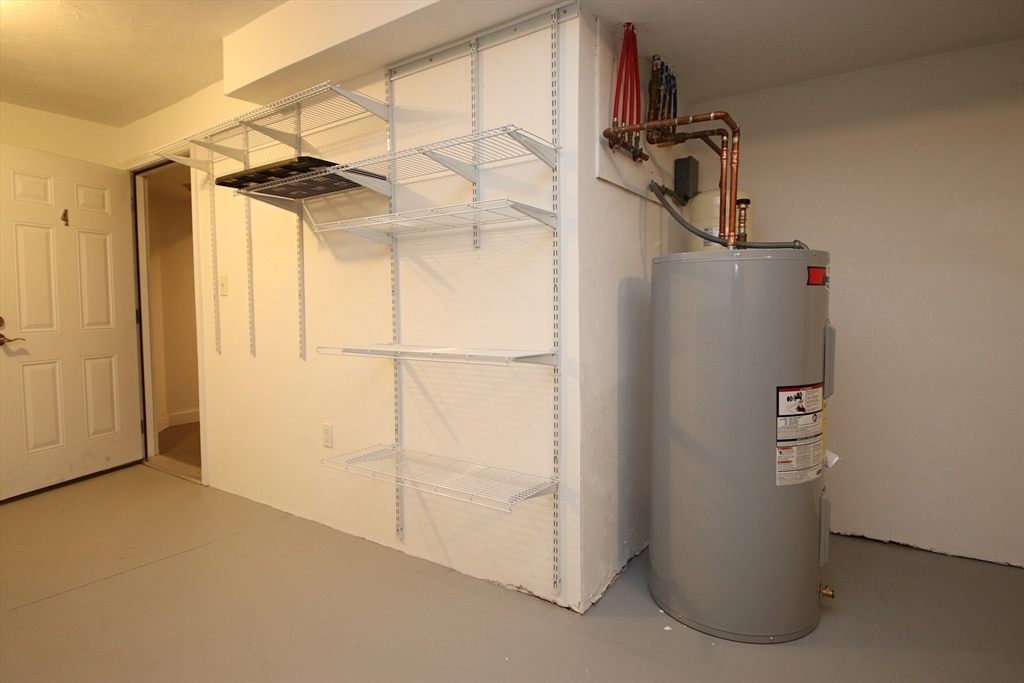 Wakefield, Massachusetts 01880, United States, 2 Bedrooms Bedrooms, ,2 BathroomsBathrooms,Residential,Active,95391