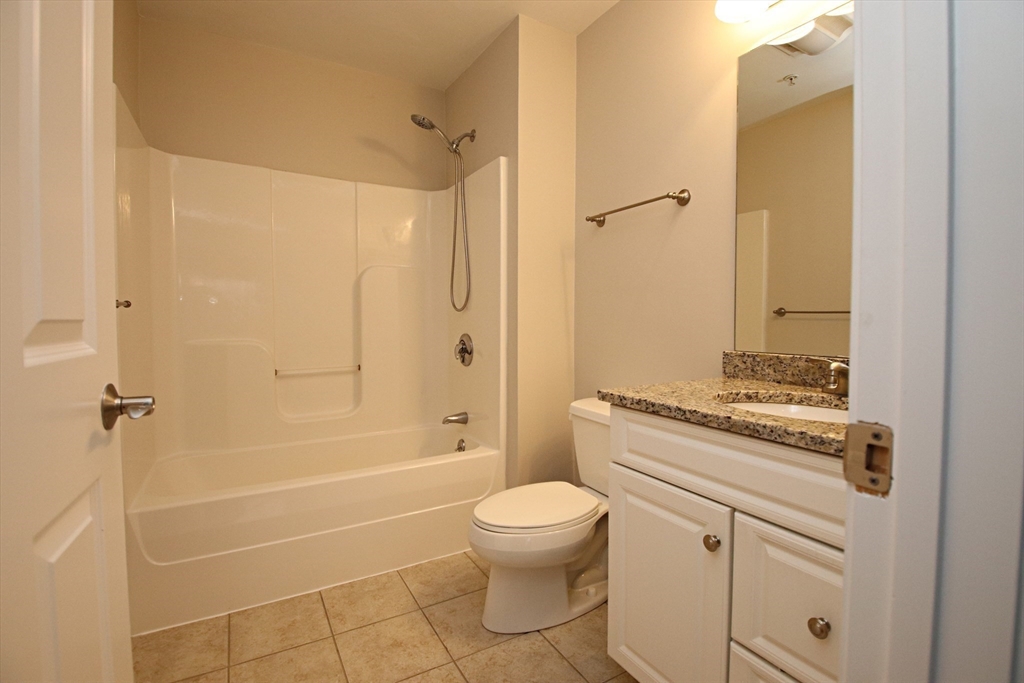 Wakefield, Massachusetts 01880, United States, 2 Bedrooms Bedrooms, ,2 BathroomsBathrooms,Residential,Active,95391