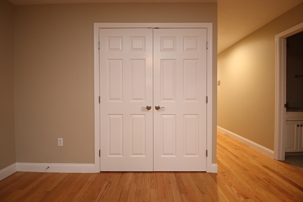 Wakefield, Massachusetts 01880, United States, 2 Bedrooms Bedrooms, ,2 BathroomsBathrooms,Residential,Active,95391