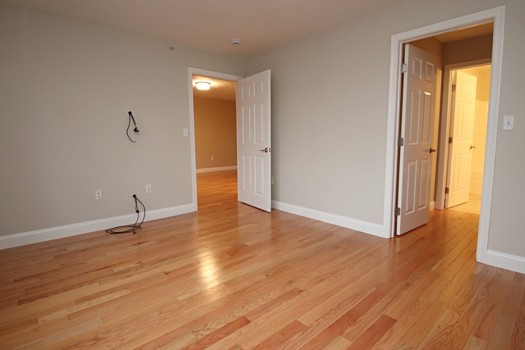 Wakefield, Massachusetts 01880, United States, 2 Bedrooms Bedrooms, ,2 BathroomsBathrooms,Residential,Active,95391