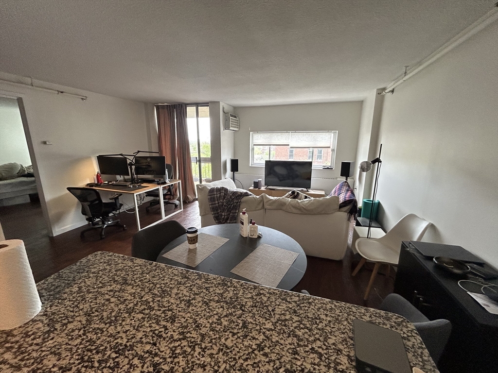 Click for 872 Massachusetts Ave #707, Cambridge, MA slideshow