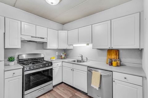 Photo of 1550 Worcester Road #101, Framingham, MA 01702 (MLS # 73422555)