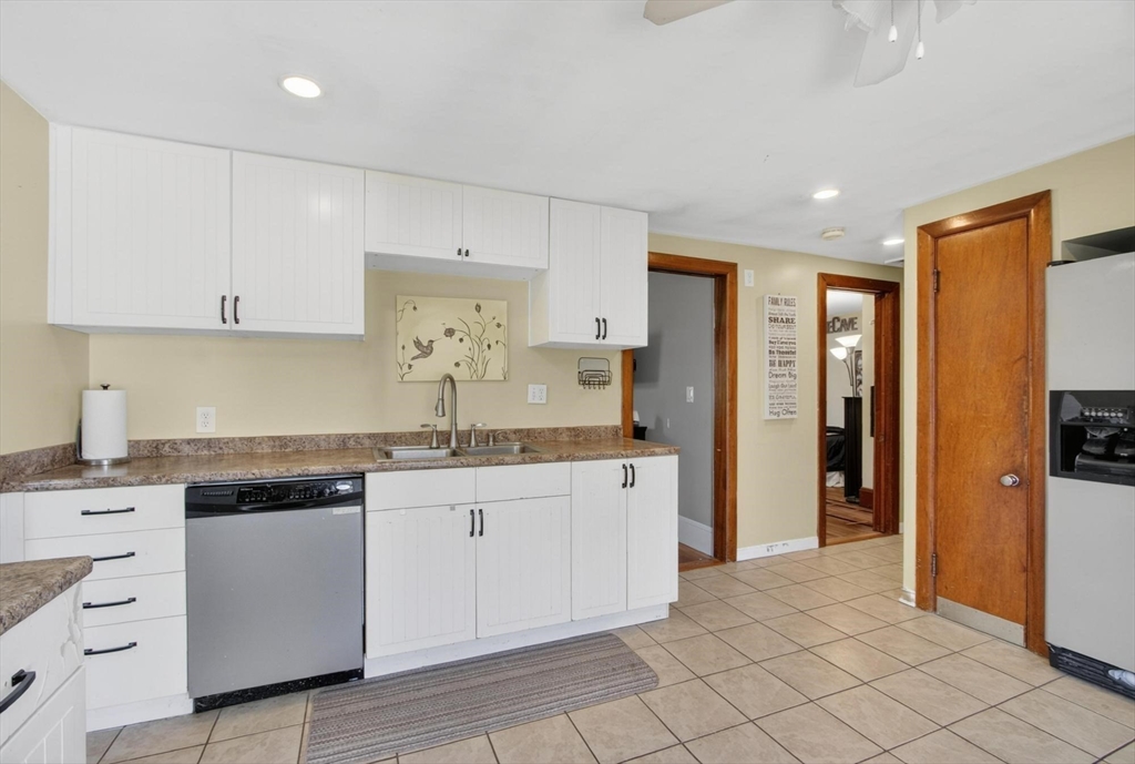 18 Hillside Dr, Lunenburg, MA Photo #9