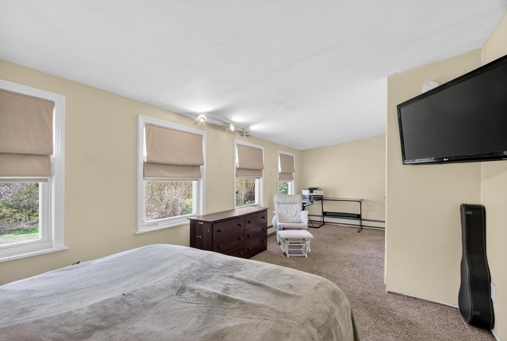 18 Hillside Dr, Lunenburg, MA Photo #11
