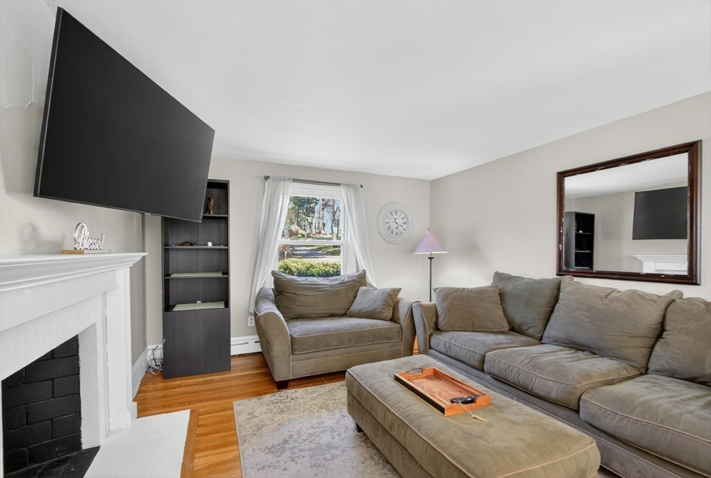 18 Hillside Dr
