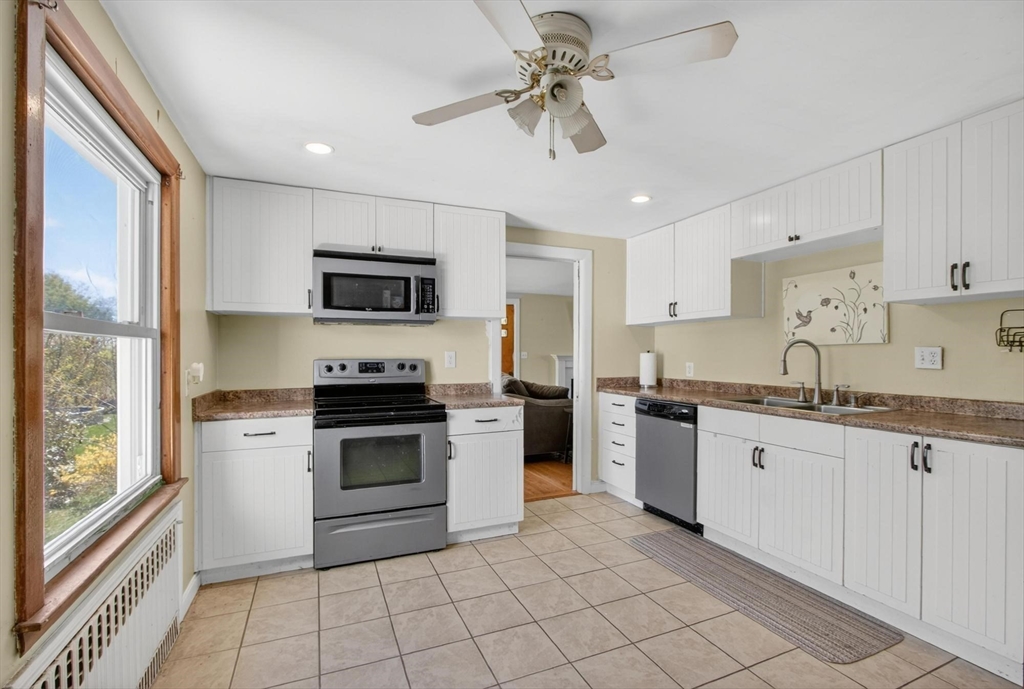 18 Hillside Dr, Lunenburg, MA Photo #8