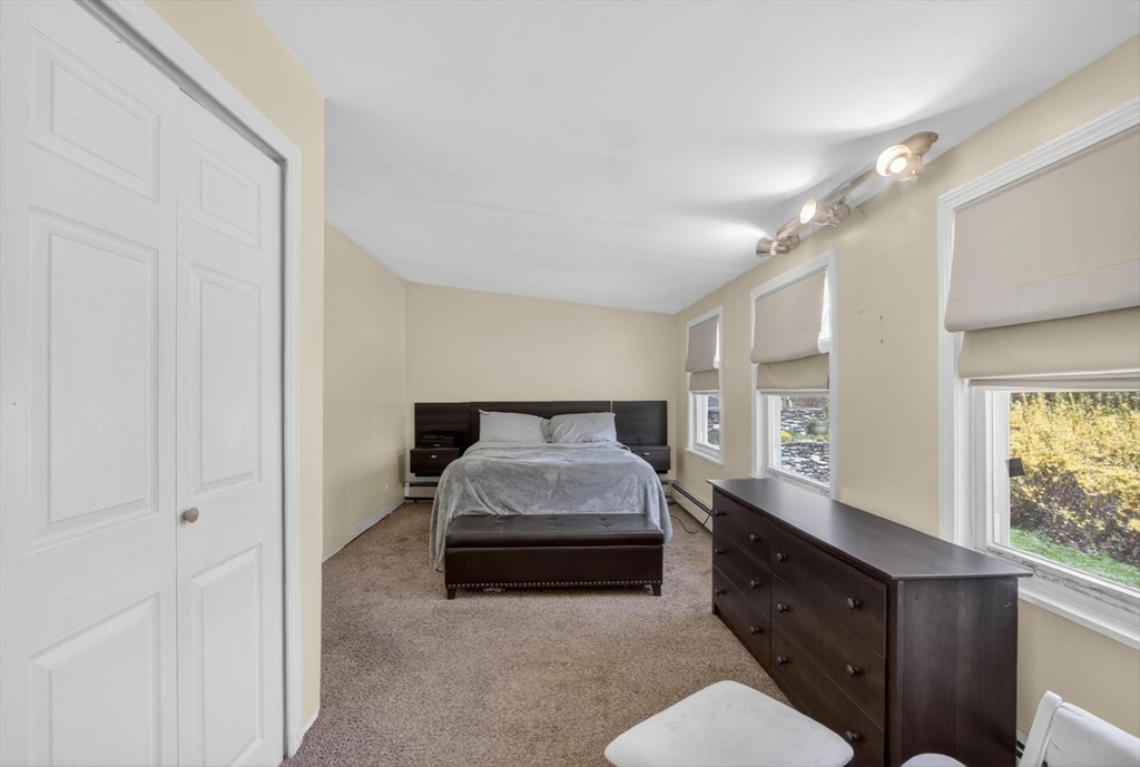 18 Hillside Dr, Lunenburg, MA Photo #12
