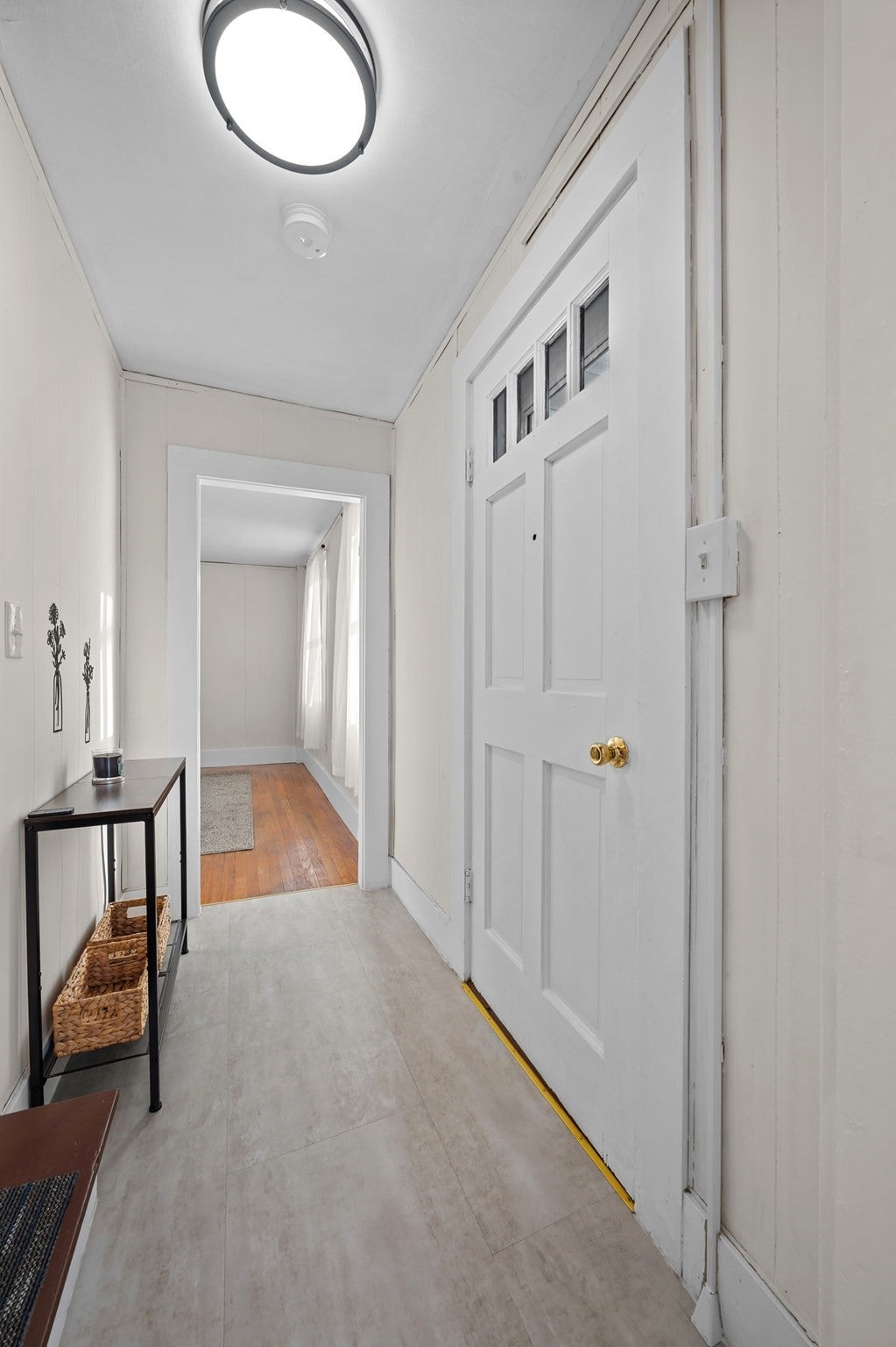 82 W Main St