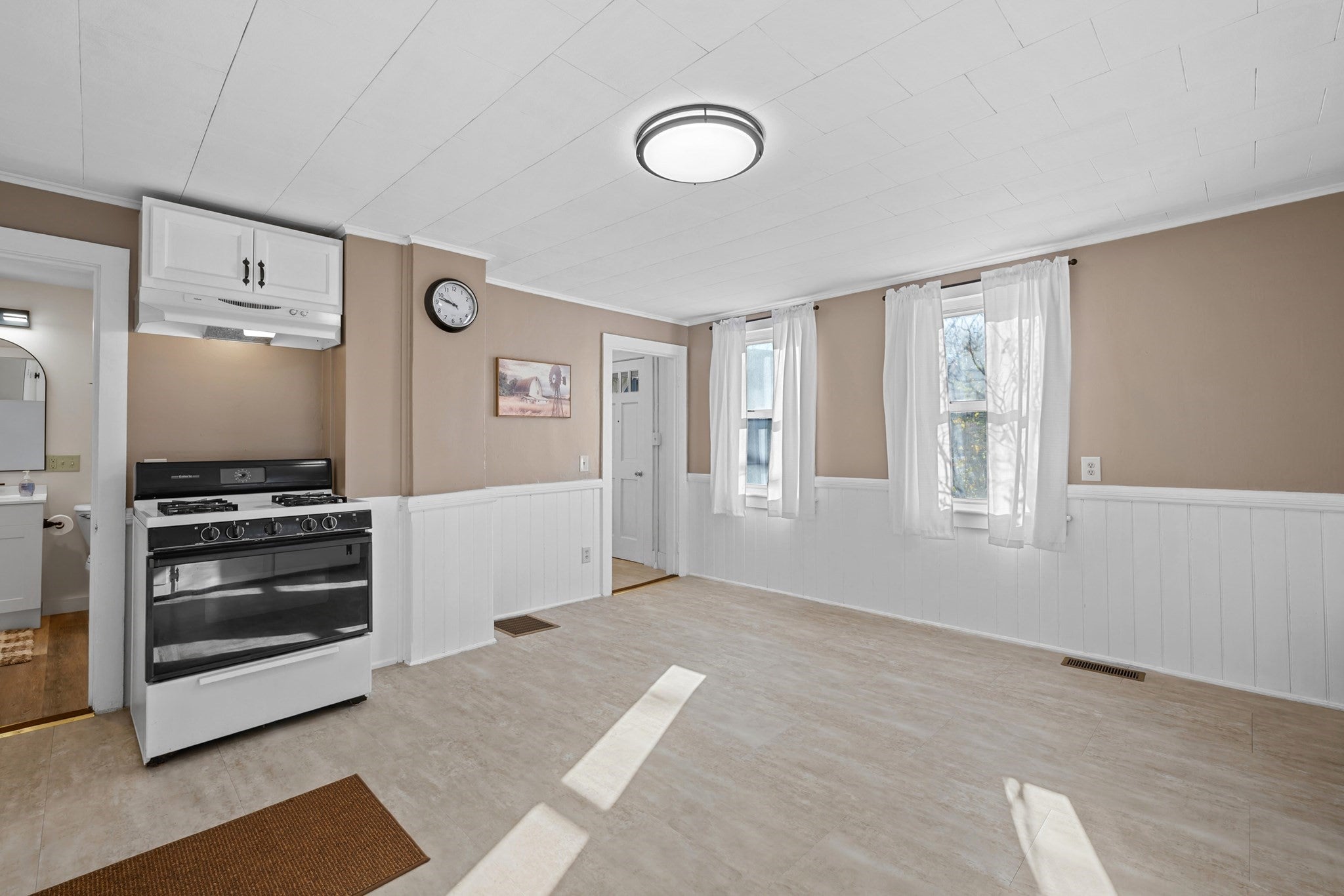 82 W Main St, Dudley, MA Photo #8