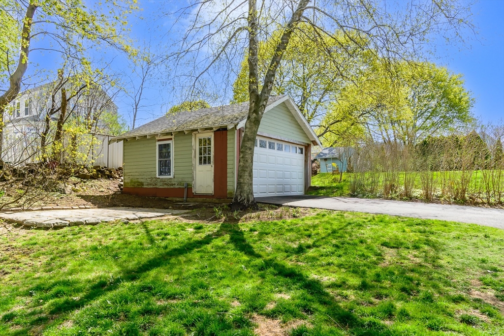 Beverly, Massachusetts 01915, United States, 5 Bedrooms Bedrooms, ,3 BathroomsBathrooms,Residential,Active,121185