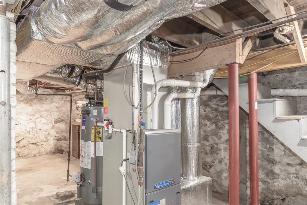 Beverly, Massachusetts 01915, United States, 5 Bedrooms Bedrooms, ,3 BathroomsBathrooms,Residential,Active,121185