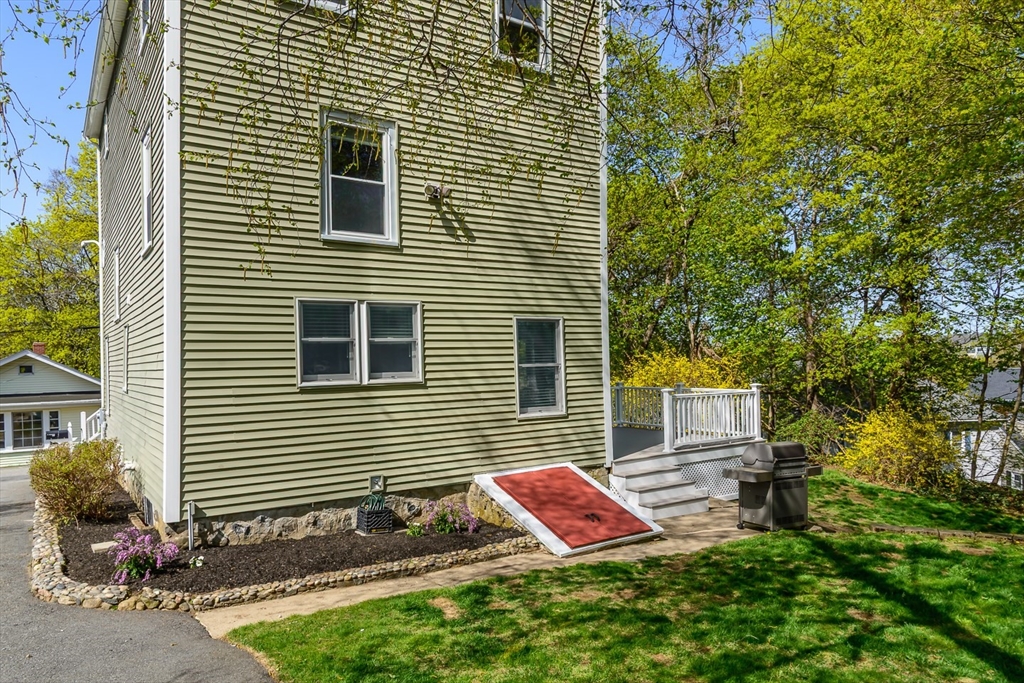 Beverly, Massachusetts 01915, United States, 5 Bedrooms Bedrooms, ,3 BathroomsBathrooms,Residential,Active,121185