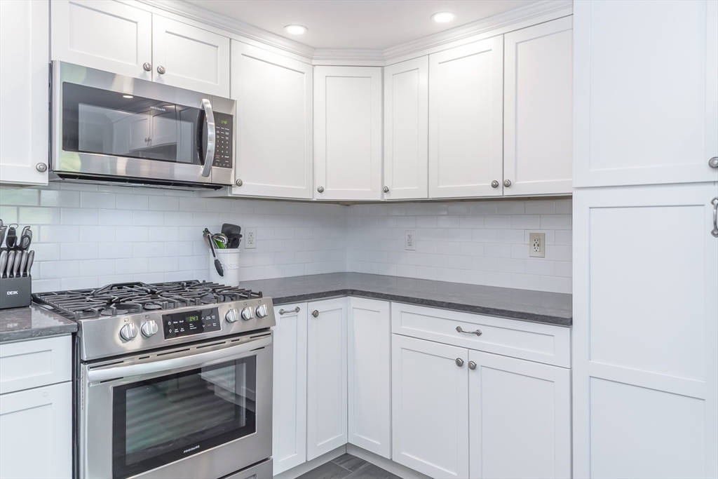 Beverly, Massachusetts 01915, United States, 5 Bedrooms Bedrooms, ,3 BathroomsBathrooms,Residential,Active,121185