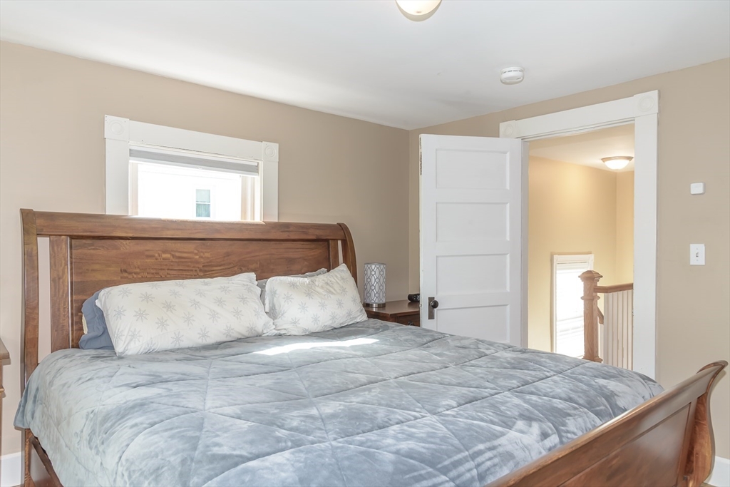 Beverly, Massachusetts 01915, United States, 5 Bedrooms Bedrooms, ,3 BathroomsBathrooms,Residential,Active,121185