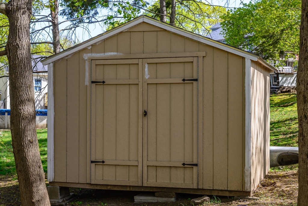 Beverly, Massachusetts 01915, United States, 5 Bedrooms Bedrooms, ,3 BathroomsBathrooms,Residential,Active,121185