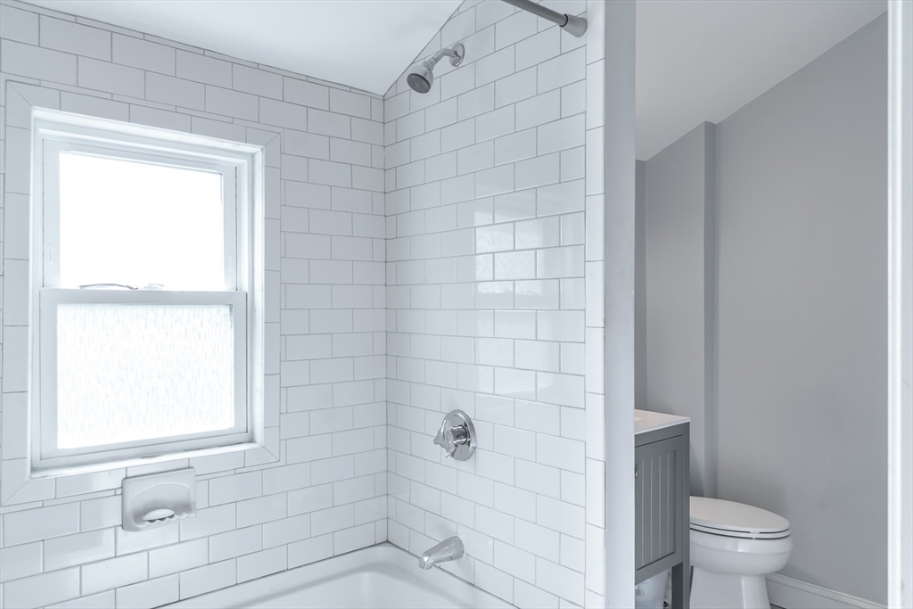 Beverly, Massachusetts 01915, United States, 5 Bedrooms Bedrooms, ,3 BathroomsBathrooms,Residential,Active,121185