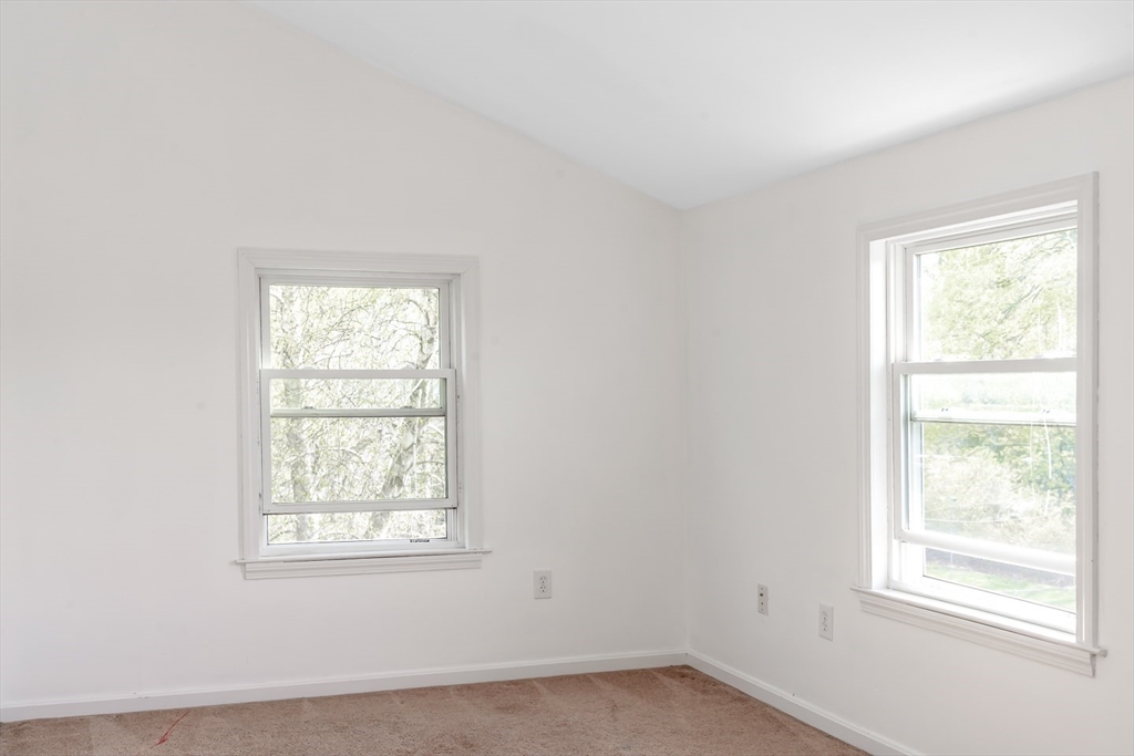 Beverly, Massachusetts 01915, United States, 5 Bedrooms Bedrooms, ,3 BathroomsBathrooms,Residential,Active,121185