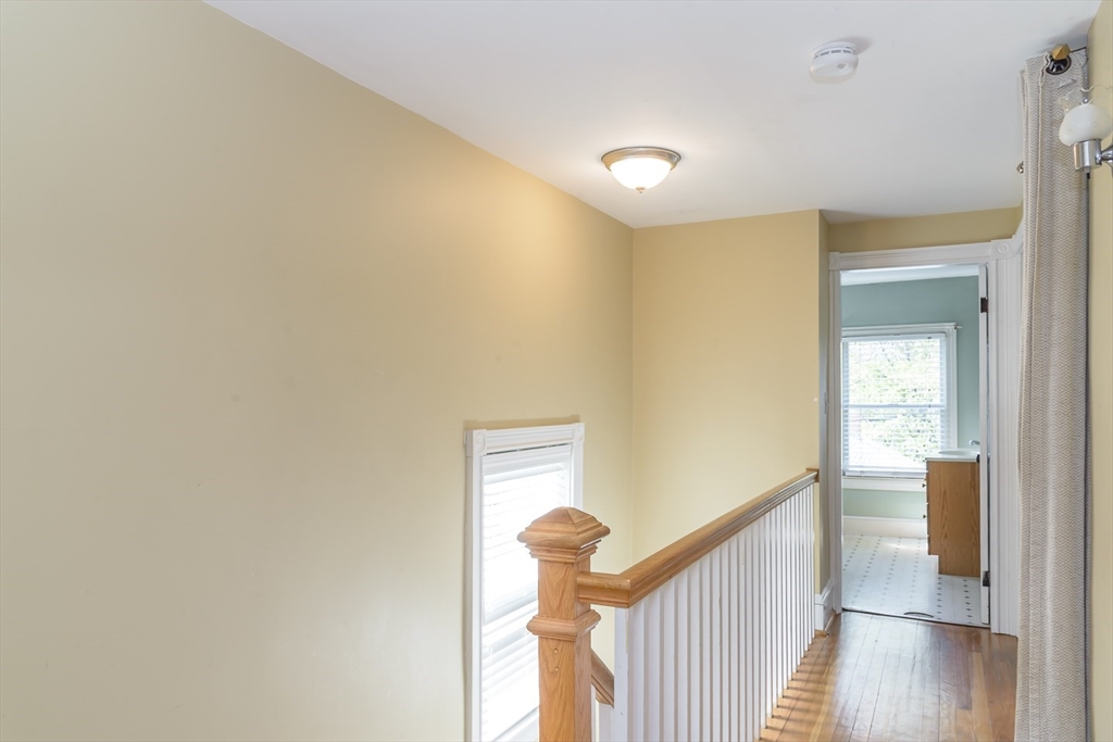 Beverly, Massachusetts 01915, United States, 5 Bedrooms Bedrooms, ,3 BathroomsBathrooms,Residential,Active,121185