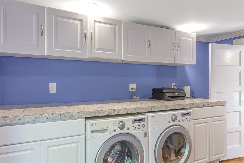 Beverly, Massachusetts 01915, United States, 5 Bedrooms Bedrooms, ,3 BathroomsBathrooms,Residential,Active,121185