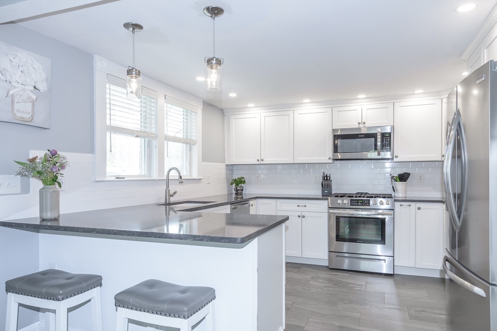 Beverly, Massachusetts 01915, United States, 5 Bedrooms Bedrooms, ,3 BathroomsBathrooms,Residential,Active,121185