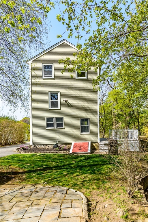 Beverly, Massachusetts 01915, United States, 5 Bedrooms Bedrooms, ,3 BathroomsBathrooms,Residential,Active,121185