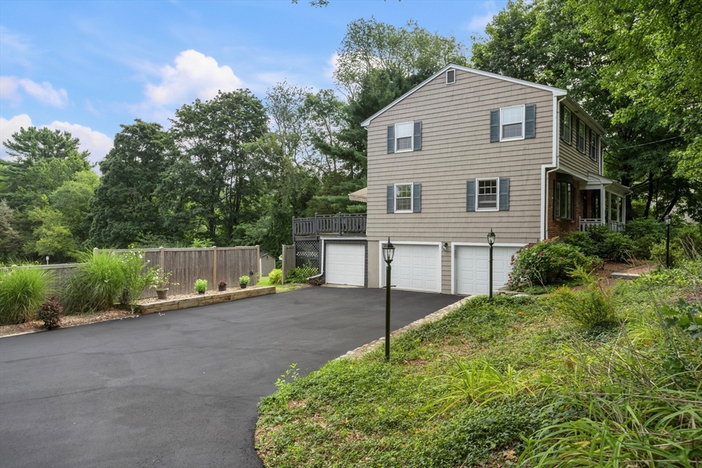 18 Village St