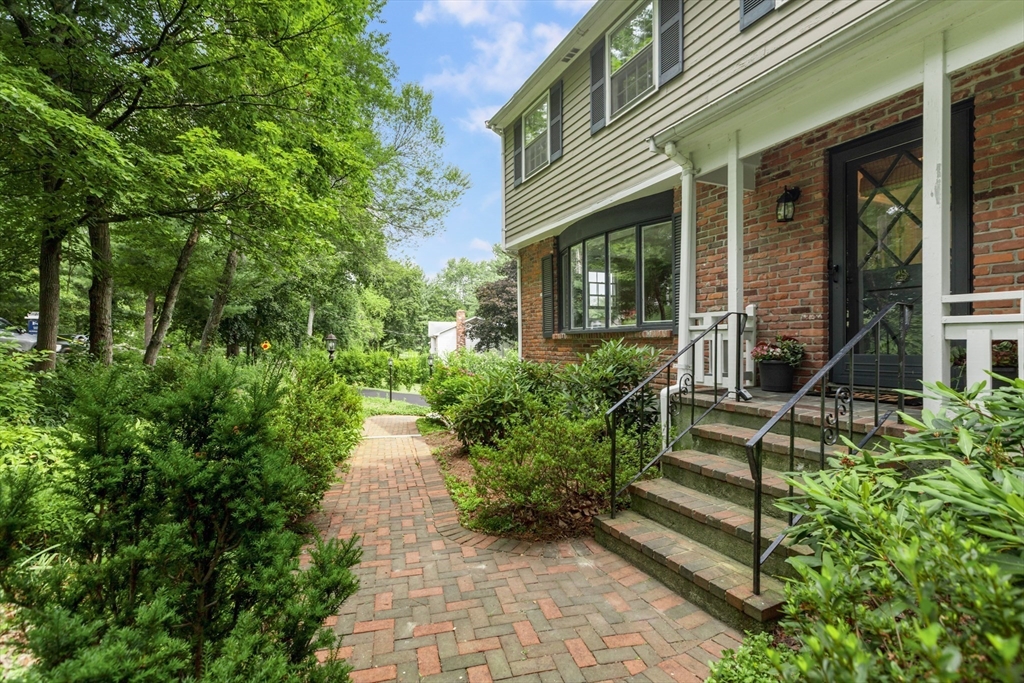 18 Village St