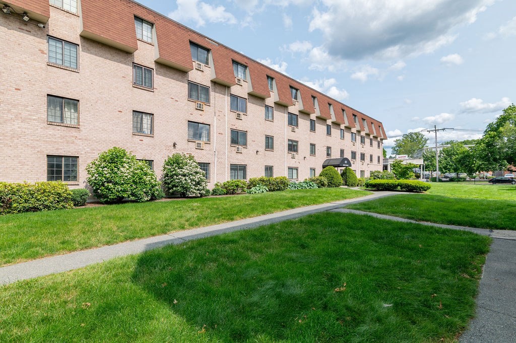 103 Grove St 330