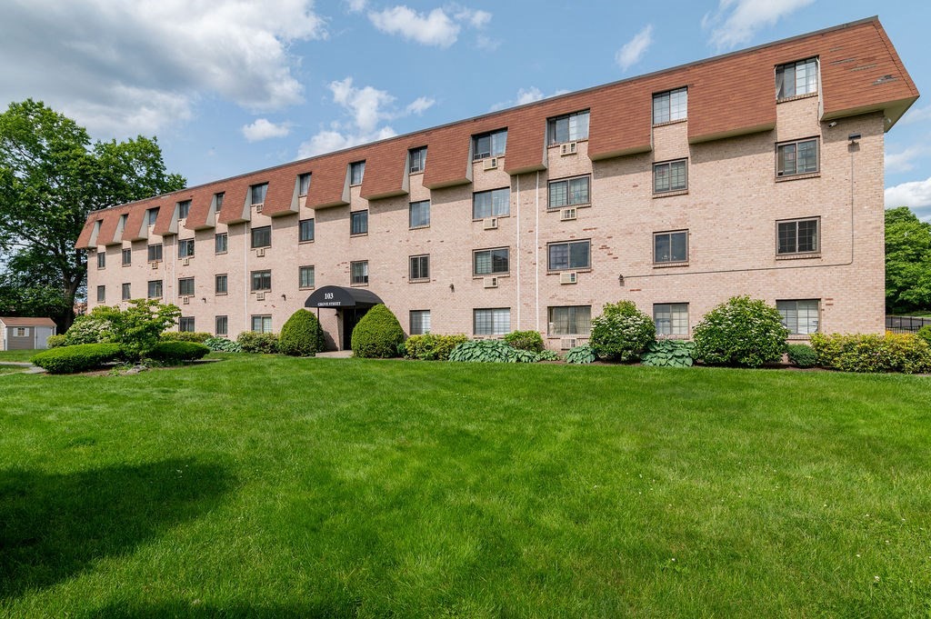 103 Grove St 330