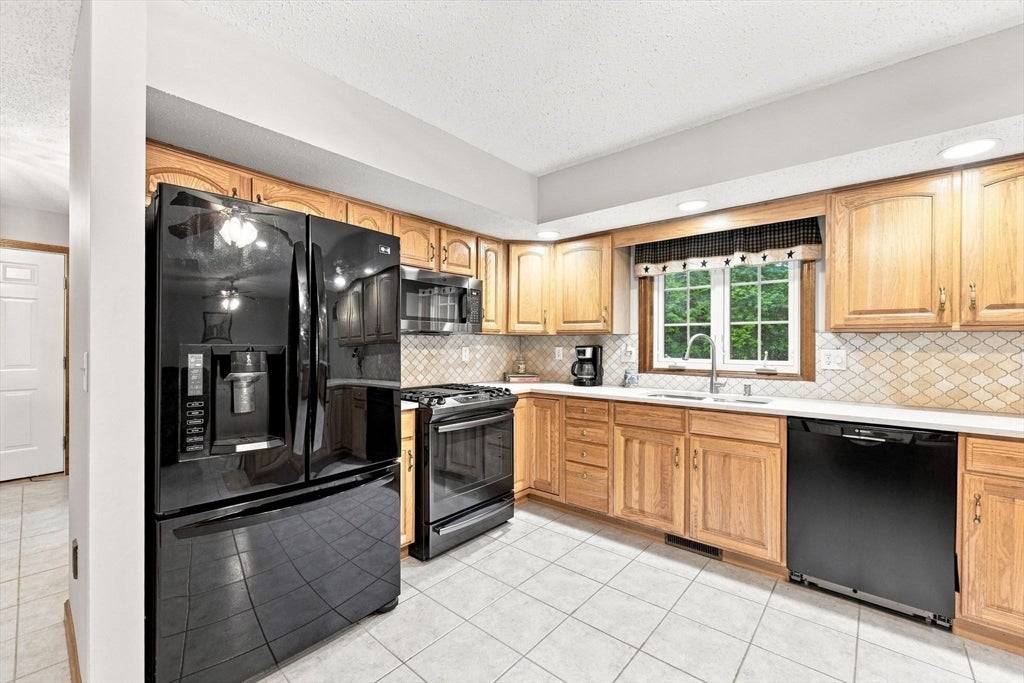46 Jessica Pl, Agawam, MA, 46 Jessica Pl, Agawam, MA Photo #8