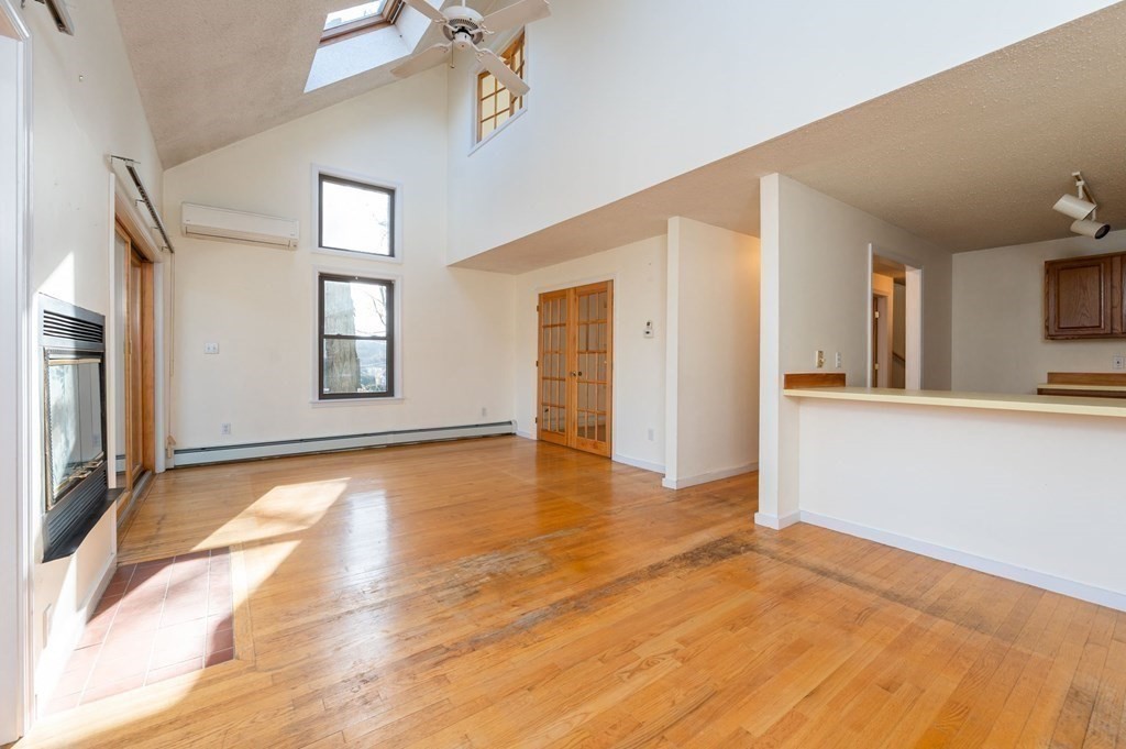 Haverhill, Massachusetts 01832, United States, 3 Bedrooms Bedrooms, ,2 BathroomsBathrooms,Residential,Active,171652