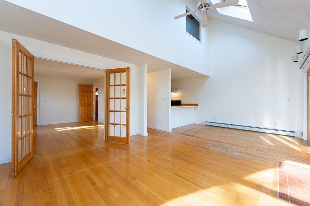 Haverhill, Massachusetts 01832, United States, 3 Bedrooms Bedrooms, ,2 BathroomsBathrooms,Residential,Active,171652