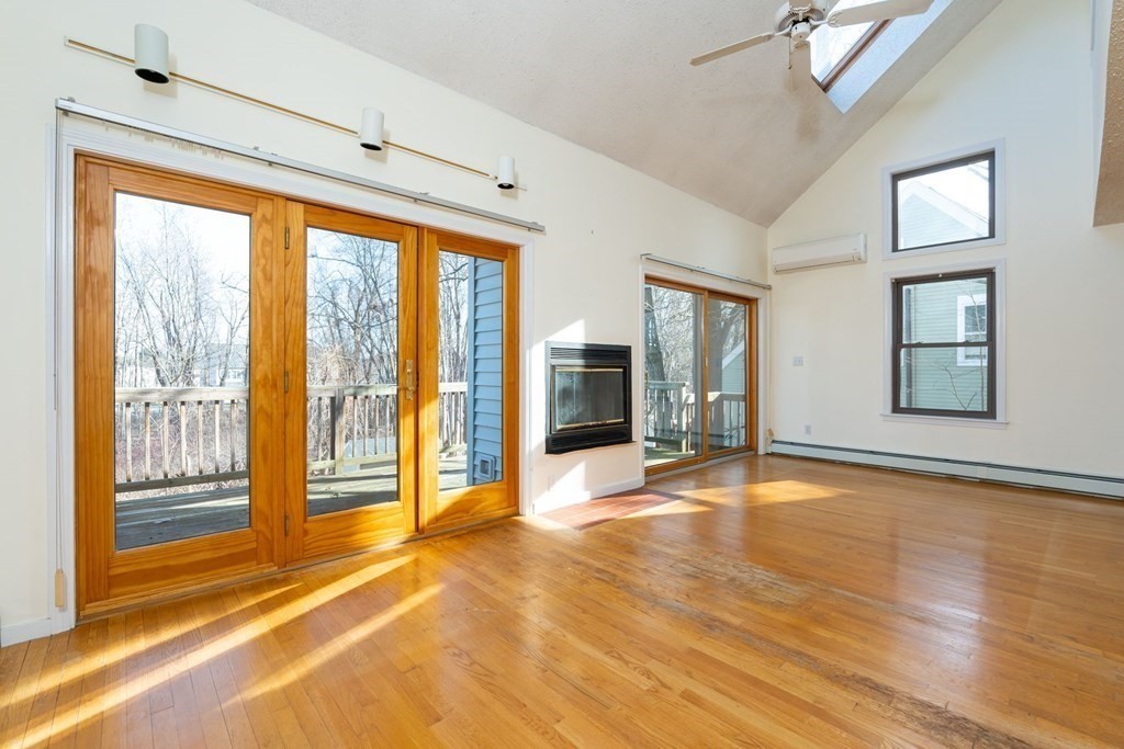 Haverhill, Massachusetts 01832, United States, 3 Bedrooms Bedrooms, ,2 BathroomsBathrooms,Residential,Active,171652